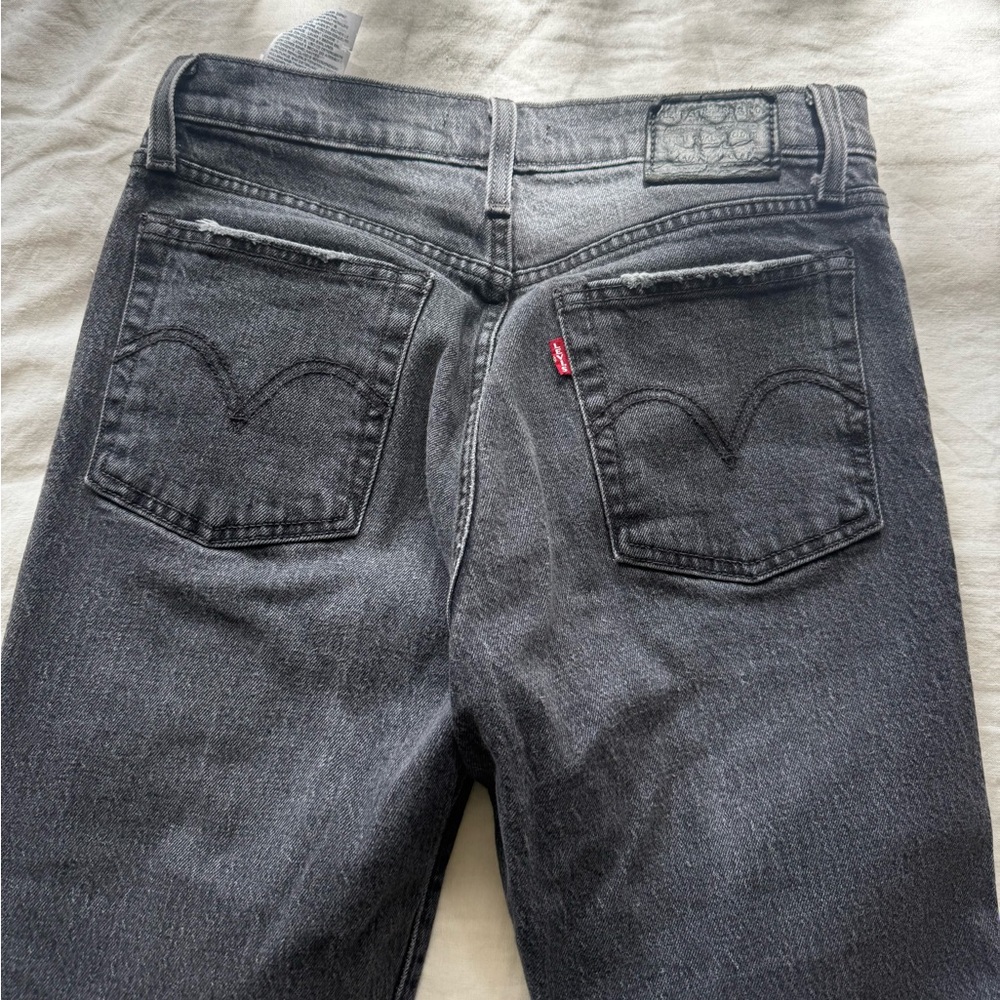 Levis gray distressed wash